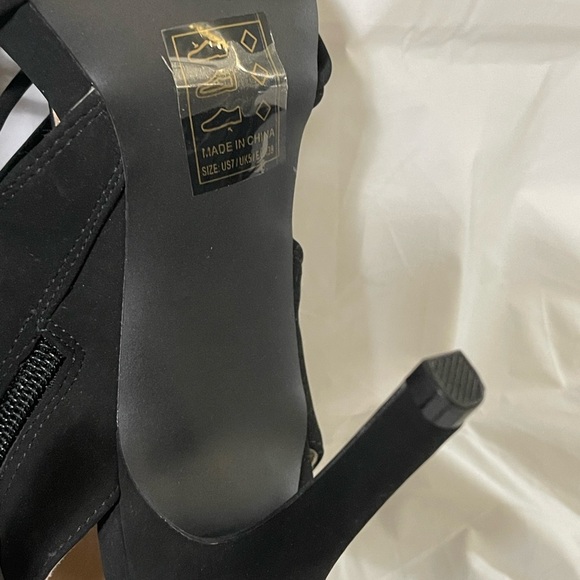 Qupid womens new never worn size 7 black shoes with zipper and straps - Picture 7 of 10